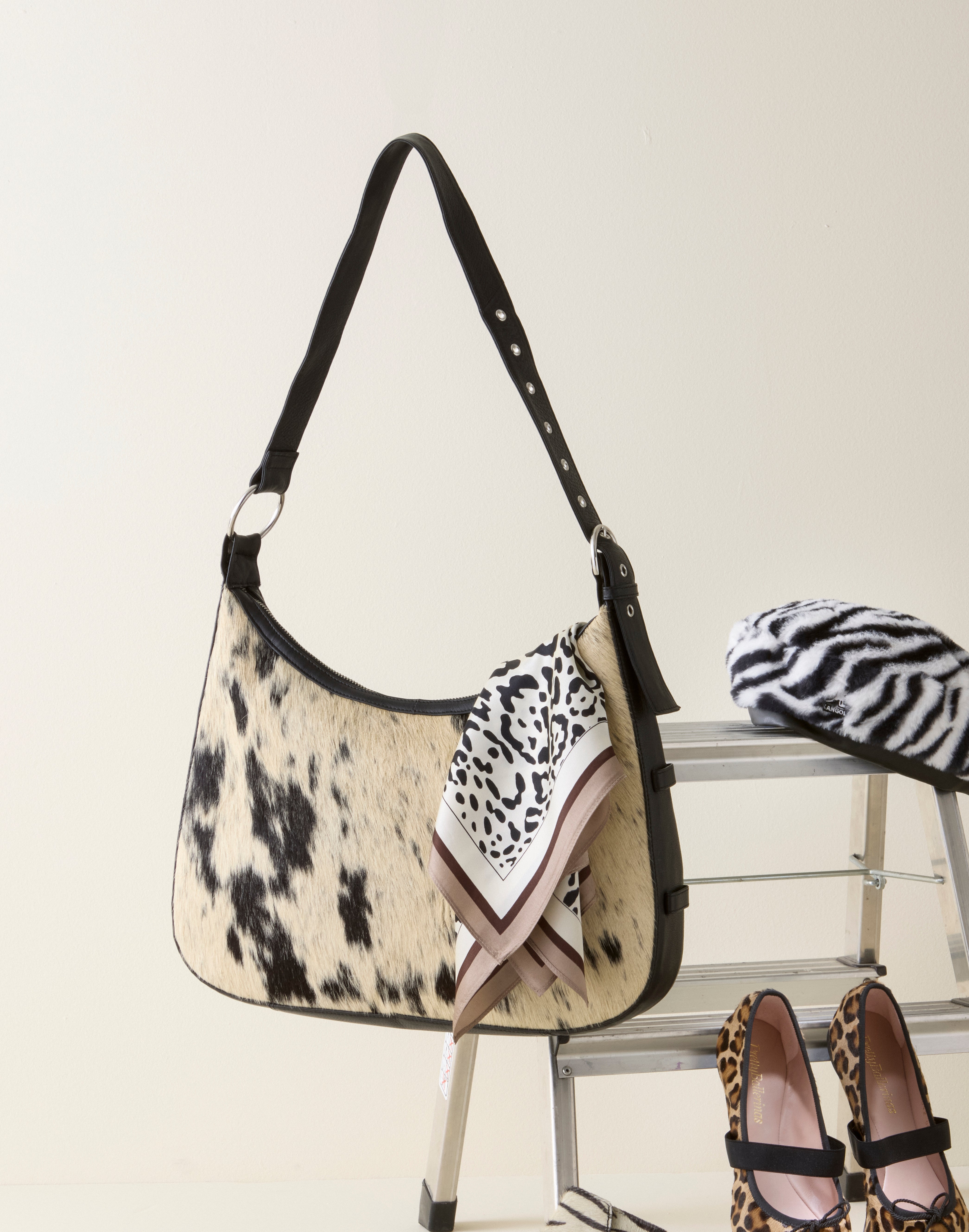 Oda skuldertaske - koprint sort/hvid